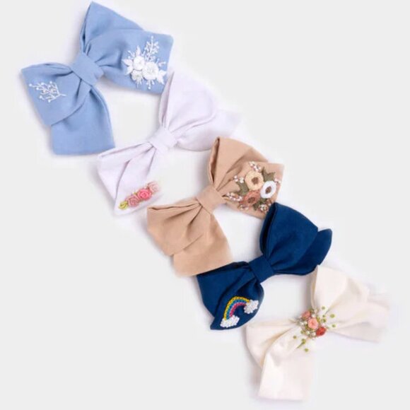 Fancy Bow - Picture 1 of 8